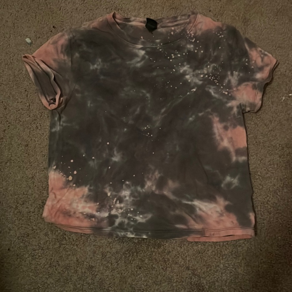 Very comfy shirt! Can look like a crop top, but it’s not too short.